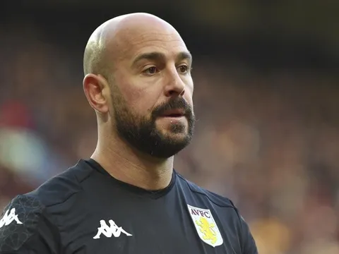 SỐC! Cựu sao Liverpool thừa nhận có triệu chứng nhiễm COVID-19