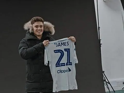 SỐC! Daniel James khóc ngất, khoác áo đối thủ truyền kiếp của M.U