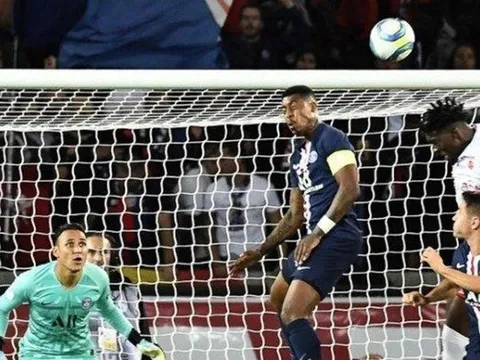 SỐC! Đội trưởng PSG 'ngáo ngơ' khó tin buộc trọng tài phải can thiệp