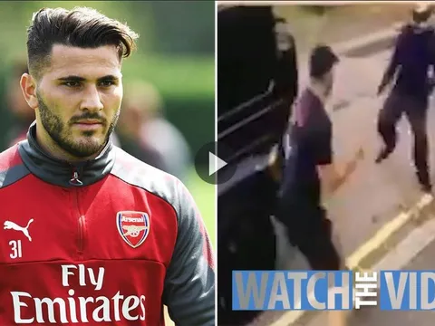 SỐC! Gặp cướp có dao, Kolasinac 'cân 2' để Ozil chạy trước