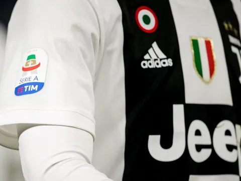 SỐC! Juventus cách ly toàn bộ đội U23, Ronaldo nín thở chờ đợi