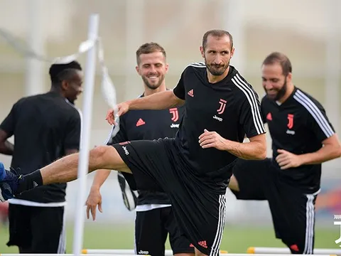 SỐC! Juventus đón hung tin trước thềm đại chiến