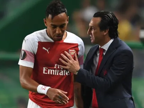SỐC: M.U ngỏ lời ve vãn, trụ cột Arsenal công khai Emery "như bù nhìn"