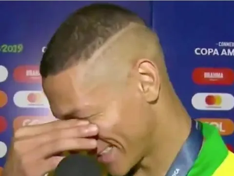 SỐC! Sao Brazil tặng bàn thắng cho người anh không nhớ tên