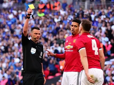 SỐC! Sau 1 quyết định, trọng tài Premier League phải dọn ra khỏi nhà