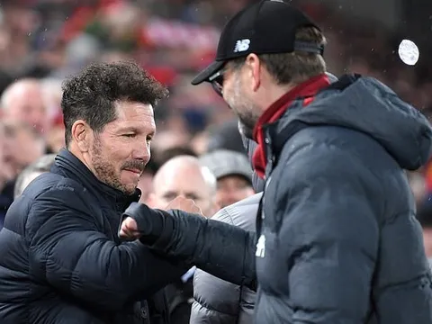 SỐC! Xin bắt tay, CĐV Liverpool bị Klopp chửi thẳng mặt