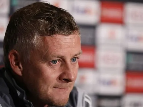 Solskjaer: "Đó là sân tệ nhất tôi từng thấy"