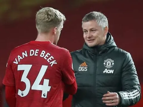XONG! Solskjaer ấn định vị thế của Van de Beek tại Man Utd