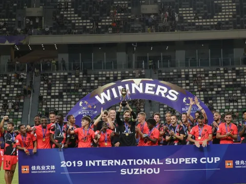 Song sát nổ súng, PSG nâng cúp tại châu Á