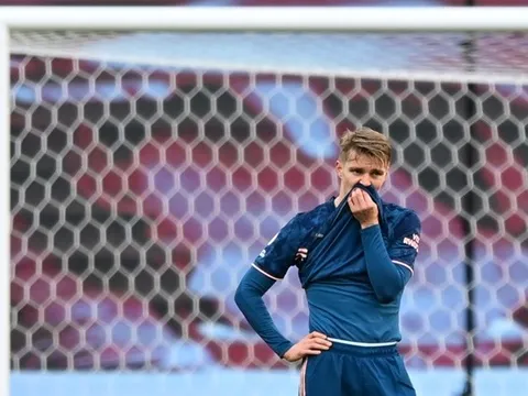 Quá thiếu sắc sảo, Arsenal lập bập nợ chồng thêm nợ