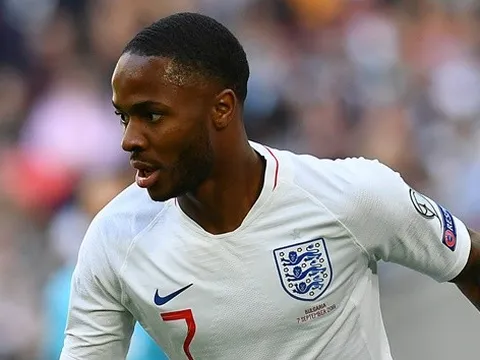 Sterling: "Cậu ấy năn nỉ tôi chuyền cho 1 quả"