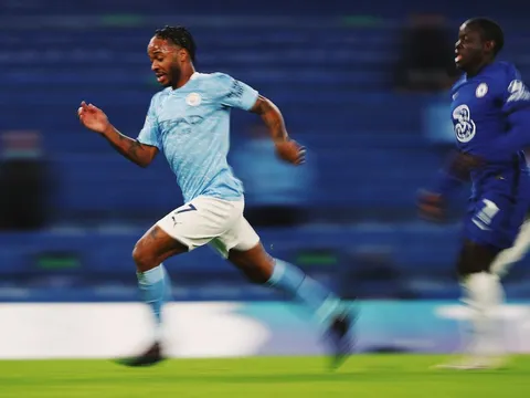 Sterling nhận đủ gạch đá vì đăng ảnh cho Kante 'ngửi khói'