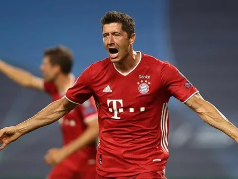 Sự chuẩn bị quái lạ của Lewandowski trước trận PSG: Nghiêng người về trái khi ngủ
