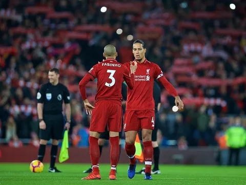 Đồng đội nói về 'quái thú' Hà Lan: ‘’Đúng là một đứa trẻ to xác’’