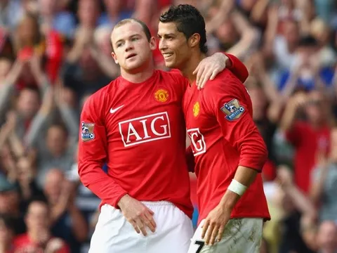 Man Utd mua Ronaldo và Rooney, 'sao đa năng' phản ứng ra sao?