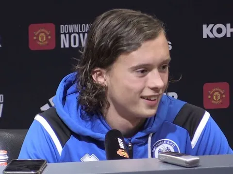 Sút tung lưới Man Utd, thần đồng 16 tuổi phá vỡ im lặng