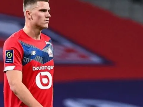 Liverpool bỏ cuộc, Man United thâu tóm trung vệ hay như Van Dijk