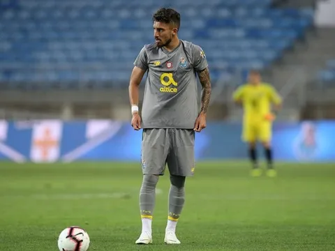 PSG tiến hành đàm phán, giật 'thần bóng chết' trước mũi Chelsea