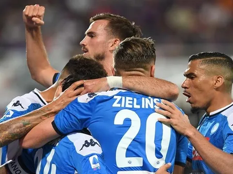 "Tam tấu" MIC tỏa sáng, Napoli nhọc nhằn đánh bại Fiorentina