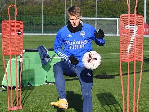 Tân binh Arsenal tập cực sung, sẵn sàng đối đầu Man Utd