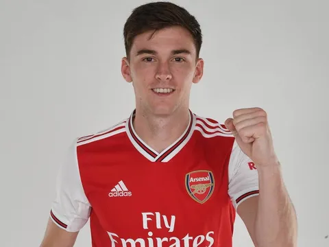 Tân binh thứ 5 rạng rỡ ra mắt Arsenal