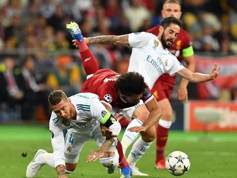 Tăng cường hàng thủ, Liverpool bất ngờ đưa “ác mộng của Salah” vào tầm ngắm