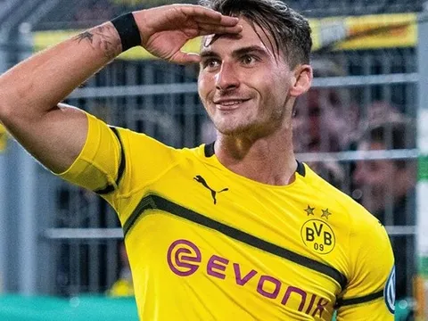 "Tàng hình" ở Signal Iduna Park, "hàng thải" của Dortmund vẫn hot trên TTCN