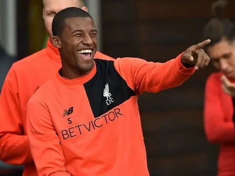 'Tạo nghiệp' rồi sút hỏng phạt đền, sao Hà Lan bị đồng đội trêu ghẹo