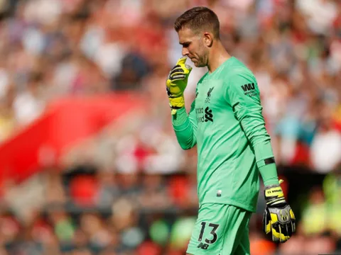 'Tấu hài' cực mạnh, Adrian mang 'ác mộng' Karius trở lại với Liverpool