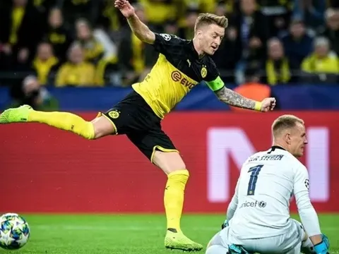 Phản ứng khó tin của Ter Stegen sau pha cản phá penalty