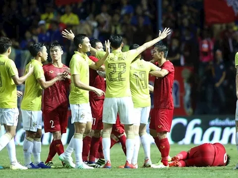 Thái Lan ơi, đừng học theo Barca về điều này!