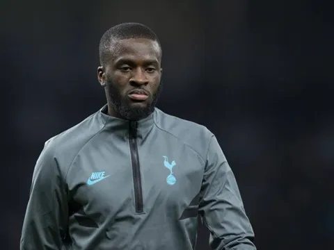 Phòng ngự như đi bộ, 'quái vật' Tottenham khiến fan phẫn nộ hết sức