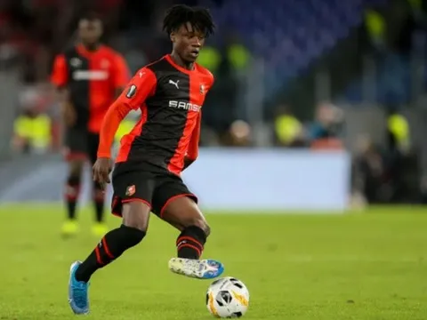 "Thần đồng" 17 tuổi có động thái mới nhất, Real cười trên nỗi đau của Bayern và PSG