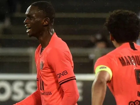 Vượt mặt Mbappe, "thần đồng" 17 tuổi của PSG chạm kỷ lục kinh hoàng ở Ligue 1