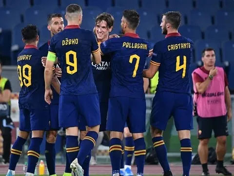 Sao 20 tuổi tỏa sáng, AS Roma nhẹ nhàng đánh bại Istanbul Basaksehir