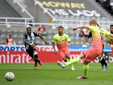 Thắng dễ Newcastle, Man City đụng Arsenal ở bán kết