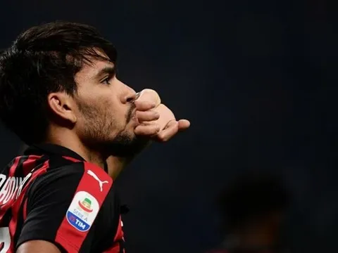 Thăng hoa tại AC Milan, sao Brazil được đồng đội đưa lên mây