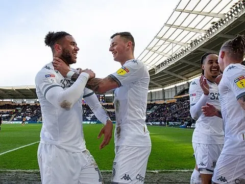Thắng hủy diệt, Leeds của 'phù thủy' Bielsa rất gần thiên đường Premier League