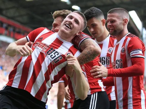 Thắng trận đầu tiên, tân binh Premier League san bằng điểm số với Man City