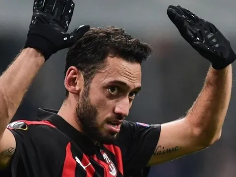 “Thánh sút phạt” đứng trước tương lai bấp bênh tại AC Milan