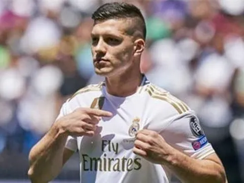 Thất bại trên sân cỏ, "bom xịt" Real lại chiến thắng mặt trận khác