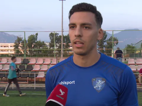 "Thật điên rồ khi chỉ còn chúng tôi thi đấu giữa mùa COVID-19"