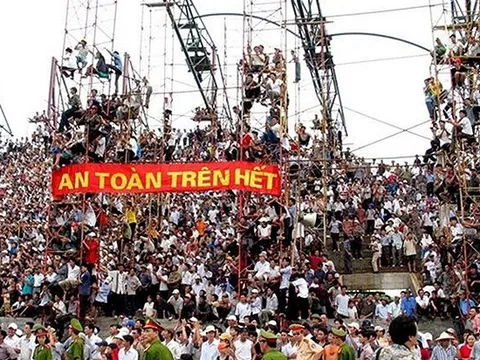 Thấy gì từ số lượng khán giả kỷ lục của sân Thiên Trường?