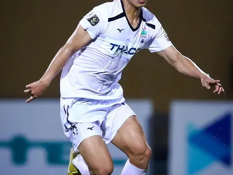 Thấy gì từ việc HLV Lee Tae Hoon thử nghiệm Vũ Văn Thanh trong vai trò mới?