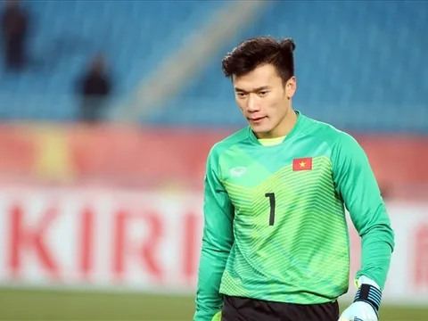 Thầy Park bất an người gác đền, Bùi Tiến Dũng có cửa