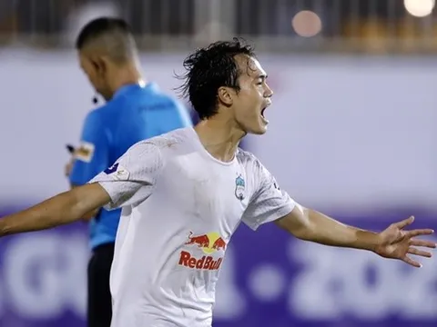 Thẻ đỏ tai hại, Kiatisak trừng phạt "cái đầu nóng" ở Pleiku