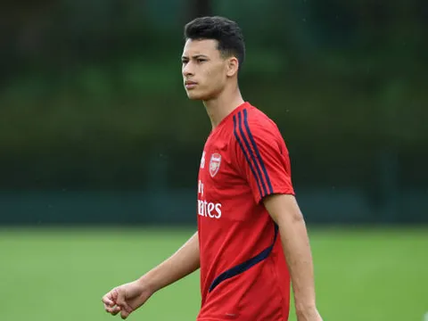 Thể hiện trên sân tập, tân binh Arsenal để lộ số áo 'khủng'