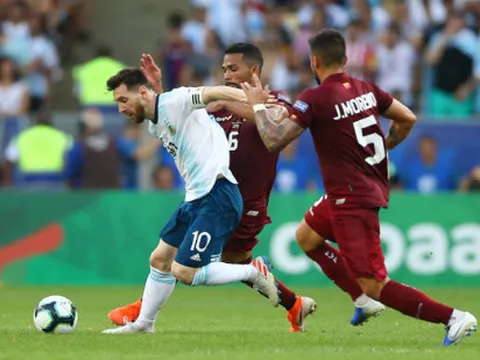 Theo kèm Messi cả trận, cầu thủ Venezuela này là người may mắn nhất