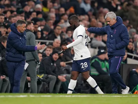 Thi đấu bạc nhược, "bom xịt" Tottenham vẫn nhận được đặc ân từ Mourinho