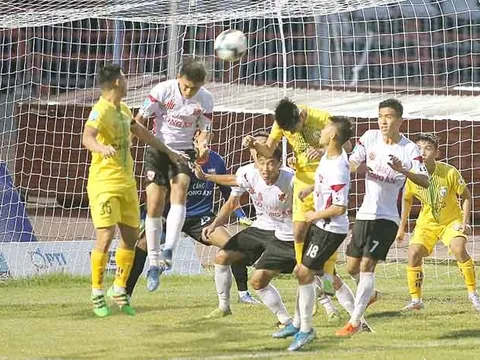 Thi đấu chặt chẽ, CLB Long An giành 1 điểm trên sân của XSKT Cần Thơ